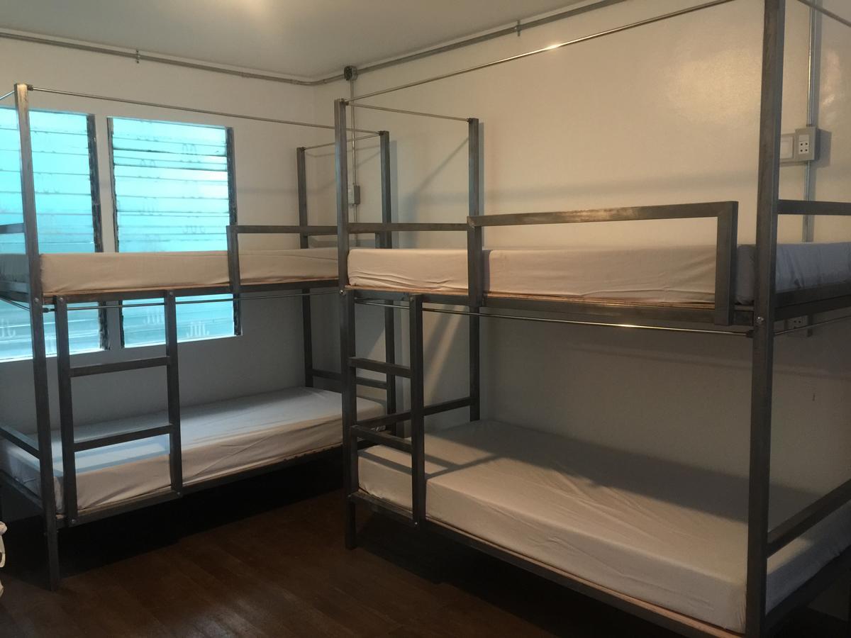 The Hub District Hostel And Dorm Makati City Exterior foto